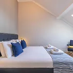 Apartamento Santa Justa 24 *