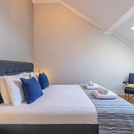 Apartamento Santa Justa 24 *