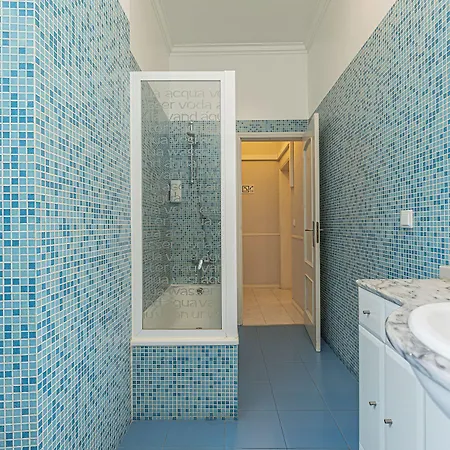 Apartment Santa Justa 24 *